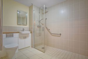 Shower room- click for photo gallery